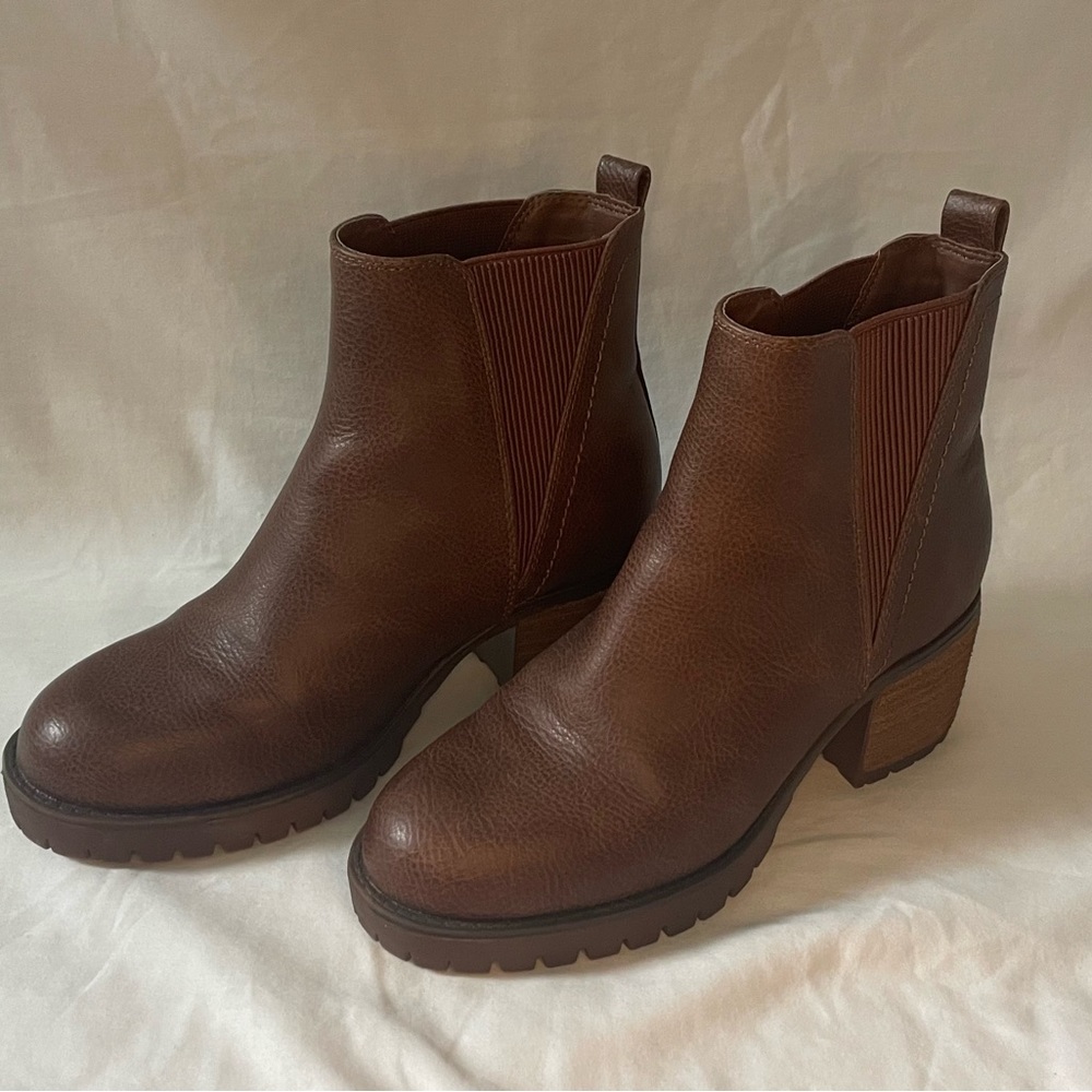 Francescas MIA Brown Boot Size 7